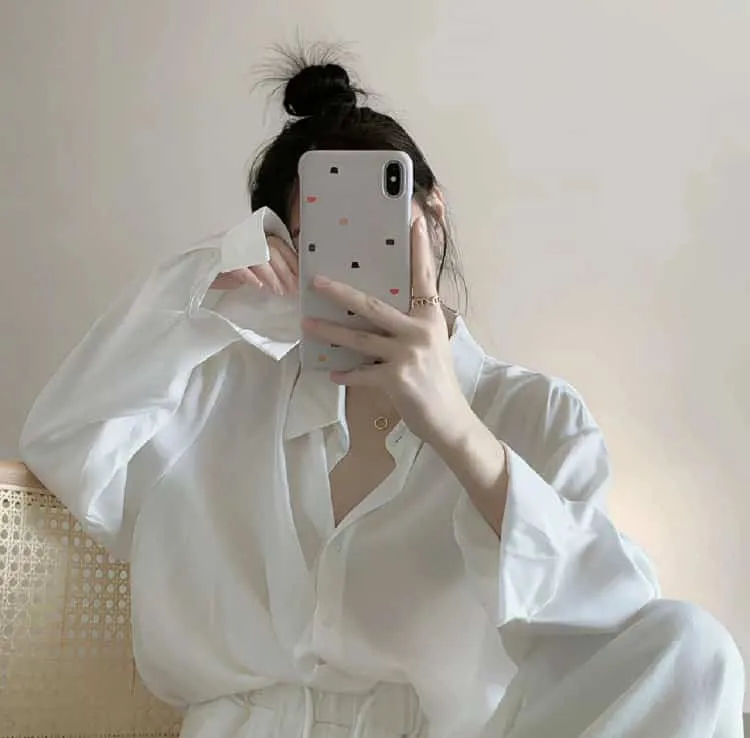 奇幻神剧《德鲁纳酒店》IU百变造型：为亡魂引路的神秘客栈，跨越千年的虐恋